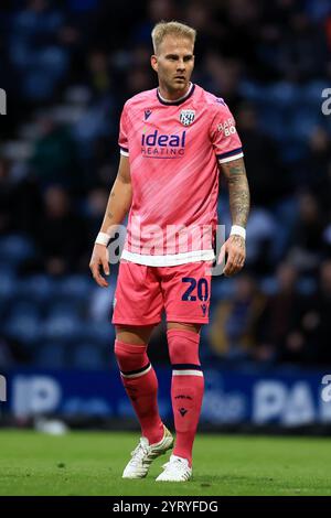 West Bromwich Albion's Uros Racic regarde pendant le Sky Bet Championship match à Deepdale, Preston. Date de la photo : samedi 30 novembre 2024. Banque D'Images