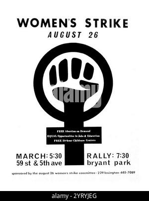 La grève des femmes pour l'égalité a eu lieu aux États-Unis le 26 août 1970. Il a célébré le 50e anniversaire de l'adoption du dix-neuvième amendement, qui a effectivement donné aux femmes américaines le droit de vote. Le rassemblement était parrainé par l'Organisation nationale pour les femmes (NOW). Les estimations s'élevaient à 50 000 femmes lors de la manifestation à New York. Banque D'Images
