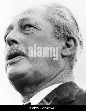 Harold Macmillan, (1894 ? 1986) politicien conservateur britannique qui a été premier ministre du Royaume-Uni de 1957 à 1963. Surnommé « Supermac », il était connu pour son pragmatisme, son esprit et son inébranlabilité. Banque D'Images