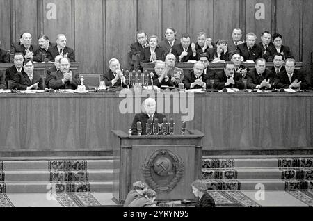 Le discours secret de Khrouchtchev était le discours dans lequel Nikita Khrouchtchev a dénoncé Joseph Staline après la mort de ce dernier. Le discours était un rapport oral au vingtième Congrès du Parti communiste de l'Union soviétique le 25 février 1956. Son titre était sur le culte de la personnalité et ses conséquences. Banque D'Images