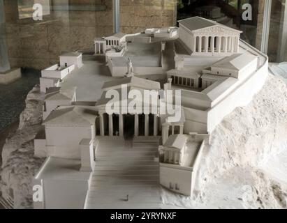 Reconstruction du Parthénon sur l'Acropole dans le centre d'Athènes, la capitale de la Grèce. Banque D'Images