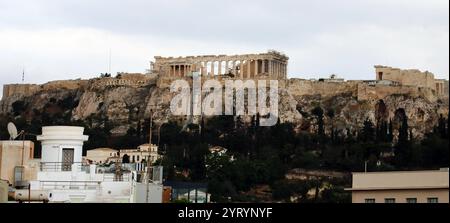 Le Parthénon est un ancien temple, sur l'Acropole athénienne, en Grèce, qui a été dédié à la déesse Athéna au cours du Ve siècle av. J.-C.. Banque D'Images