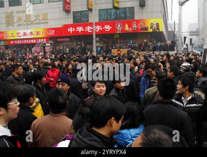 Les manifestations pro-démocratie chinoises de 2011, connues sous le nom de révolution chinoise du jasmin. Une série d'assemblées publiques dans plus d'une douzaine de villes chinoises à partir du 20 février 2011, inspirées et portant le nom de la Révolution du Jasmin en Tunisie; Banque D'Images