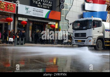 Quartier commerçant de Wangfujing, Pékin pendant les manifestations pro-démocratie chinoises de 2011, connues sous le nom de révolution chinoise du jasmin. Une série d'assemblées publiques dans plus d'une douzaine de villes chinoises à partir du 20 février 2011, inspirées et portant le nom de la Révolution du Jasmin en Tunisie; Banque D'Images
