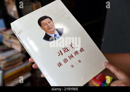 Propagande publiée par le parti communiste en soutien à Xi Jinping, secrétaire général du Parti communiste chinois (PCC) et président de la Commission militaire centrale (CMC) depuis 2012, et président de la République populaire de Chine (RPC) depuis 2013. Banque D'Images