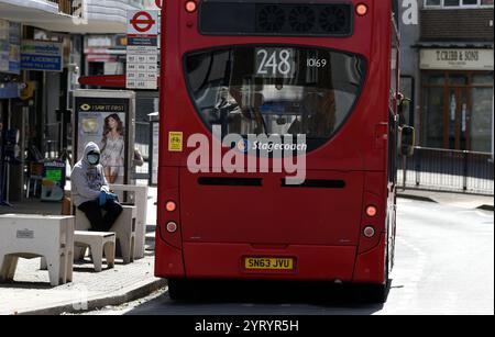 Scène à Londres, pendant la pandémie du virus Corona. 11 mai 2020. La pandémie de COVID-19 s’est propagée au Royaume-Uni fin janvier 2020. Au 28 juin 2020, il y avait eu 311 151 cas confirmés et 43 550 décès de cas confirmés. La Journée de la victoire en Europe est la journée qui célèbre l'acceptation officielle par les Alliés de la seconde Guerre mondiale de la reddition inconditionnelle de ses forces armées par l'Allemagne nazie le mardi 8 mai 1945, marquant la fin de la seconde Guerre mondiale en Europe. Banque D'Images