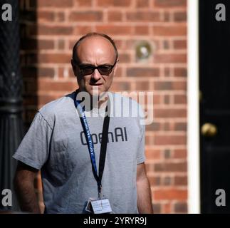 Dominic Cummings (né en 1971), conseiller en chef du premier ministre britannique Boris Johnson depuis juillet 2019. De 2015 à 2016, Cummings a été directeur de vote Leave, une organisation qui a exécuté avec succès la campagne référendaire de 2016 pour la sortie de la Grande-Bretagne de l'Union européenne. En mai 2020, deux chefs de partis d'opposition ont appelé Cummings à démissionner après qu'il ait été signalé qu'il s'était rendu à la ferme de ses parents à Durham pendant le confinement de la pandémie de COVID-19. Vu entrant dans Downing Street, Londres, le 26 juin 2020 Banque D'Images