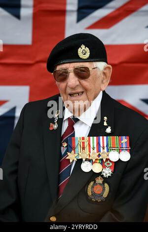 Don Sheppard, vétéran de la seconde Guerre mondiale, âgé de 100 ans, 4 mai 2020. Don Sheppard, vétéran du jour J, a pris part au débarquement de Normandie, à la campagne nord-africaine contre Rommel et aux batailles à travers la Sicile et le jour J à Juno Beach. Banque D'Images