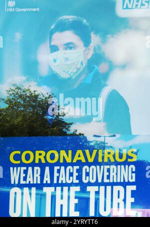 Masque porté dans les trains et les bus du métro londonien pendant l'épidémie du virus Corona. 15 juin 2020 Banque D'Images