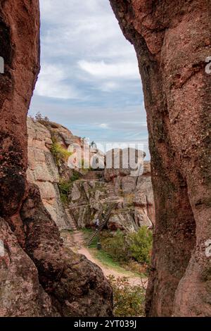 La forteresse Belogradchik, château également connu sous le nom de Kaleto, est une ancienne forteresse dans la ville célèbre pour ses formations rocheuses uniques et impressionnantes Banque D'Images