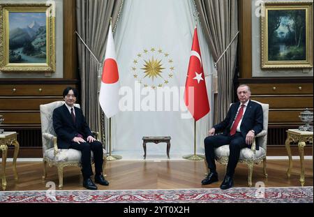 Le président turc Recep Tayyip Erdogan rencontre le prince héritier japonais Fumihito Akishino, le président turc Recep Tayyip Erdogan rencontre le prince héritier japonais Fumihito Akishino, en visite officielle à Türkiye, au complexe présidentiel d'Ankara, Türkiye, le 4 décembre 202. Photo de la présidence turque apaimages Ankara Ankara Turquie 041224 Turkey TPO 004 Copyright : xapaimagesxTurkishxpresidencyxxapaimagesx Banque D'Images