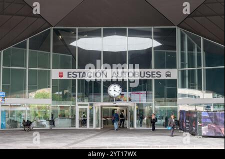 Logrono, Espagne- 27 mai 2024 : entrée de la gare routière de Logrono Banque D'Images