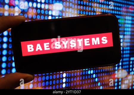 Dans cette illustration photo, le logo de la société BAE Systems est affiché sur l'écran d'un smartphone. Banque D'Images