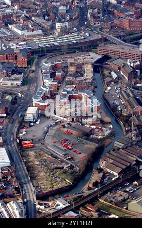 Vue aérienne de la ville de Wolverhampton appartements modernes en construction Horseley Fields canal Development 2005 Banque D'Images