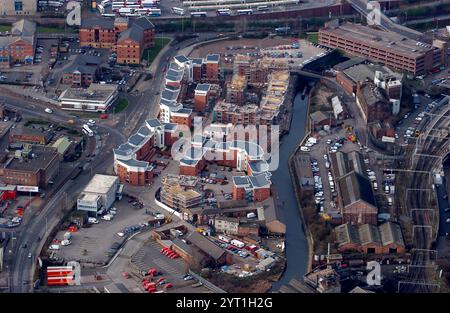 Vue aérienne de la ville de Wolverhampton appartements modernes en construction Horseley Fields canal Development 2005 Banque D'Images