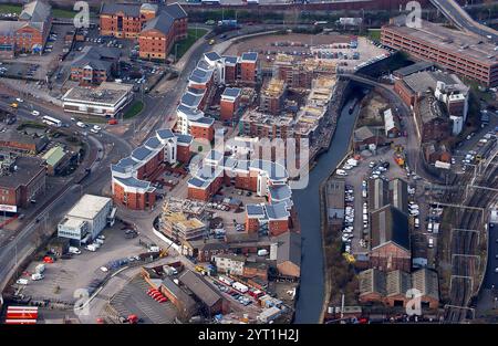 Vue aérienne de la ville de Wolverhampton appartements modernes en construction Horseley Fields canal Development 2005 Banque D'Images