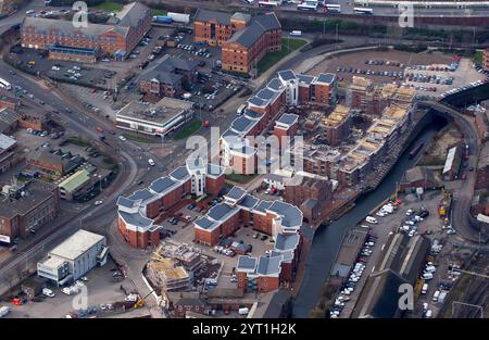 Vue aérienne de la ville de Wolverhampton appartements modernes en construction Horseley Fields canal Development 2005 Banque D'Images