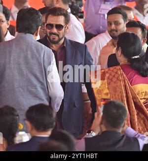 MUMBAI, INDE - 5 DÉCEMBRE : Salman Khan, lors de la cérémonie de serment du Maharashtra cm Devendra Fadnavis à Azad Maidan le 5 décembre 2024 à Mumbai, Inde. La cérémonie a eu lieu deux semaines après l'annonce des résultats des élections de l'Assemblée le 23 novembre. Ce sera le troisième passage de Devendra Fadnavis en tant que ministre en chef du Maharashtra. Eknath Shinde et Ajit Pawar rejoignent le Mahayuti 2,0 en tant que députés de Fadnavis. Le Mahayuti a remporté un énorme 230 des 288 sièges de l'Assemblée lors des élections. (Photo Anshuman Poyrekar/Hindustan Times/Sipa USA) Banque D'Images