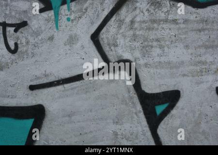 Dessin, graffiti avec l'image du mot TET appliqué sur une clôture en béton brun-gris. Lettres grises argentées et lignes noires avec bordures. Banque D'Images