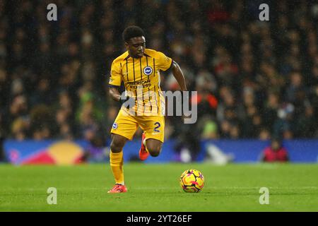 Craven Cottage, Fulham, Londres, Royaume-Uni. 5 décembre 2024. Premier League Football, Fulham versus Brighton et Hove Albion ; Tariq Lamptey de Brighton et Hove Albion crédit : action plus Sports/Alamy Live News Banque D'Images