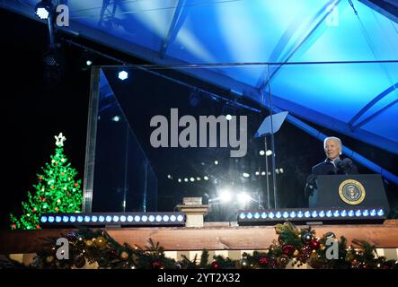 Washington, États-Unis. 05th Dec, 2024. Le président américain Joe Biden prend la parole lors de la 102e cérémonie nationale d'éclairage d'arbres de Noël sur l'ellipse à la Maison Blanche et au parc du président à Washington, DC, le jeudi 5 décembre 2024. L'arbre de cette année est une épinette rouge de 35 pieds provenant des forêts nationales George Washington et Jefferson en Virginie. Photo de Bonnie Cash/Pool/Sipa USA crédit : Sipa USA/Alamy Live News Banque D'Images