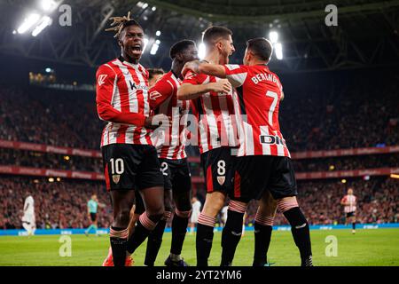 Équipe d'Athletic vu célébrant après le but d'Alex Berenguer pendant LaLiga EA SPORT match entre les équipes de l'Athletic Club et Real Madrid FC à ES Banque D'Images