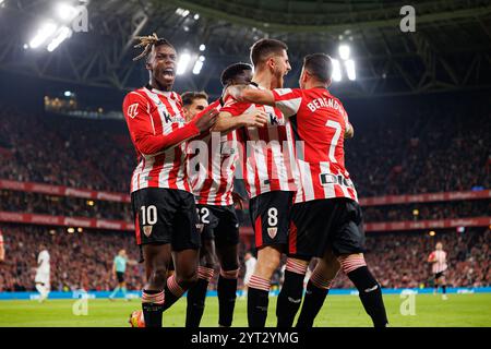 Équipe d'Athletic vu célébrant après le but d'Alex Berenguer pendant LaLiga EA SPORT match entre les équipes de l'Athletic Club et Real Madrid FC à ES Banque D'Images