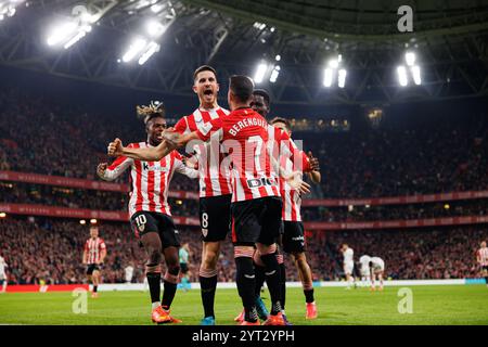 Équipe d'Athletic vu célébrant après le but d'Alex Berenguer pendant LaLiga EA SPORT match entre les équipes de l'Athletic Club et Real Madrid FC à ES Banque D'Images
