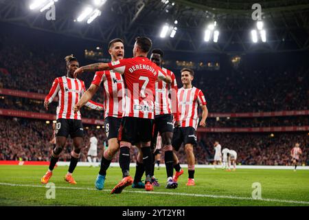 Équipe d'Athletic vu célébrant après le but d'Alex Berenguer pendant LaLiga EA SPORT match entre les équipes de l'Athletic Club et Real Madrid FC à ES Banque D'Images