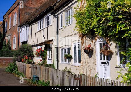 Wendover : cottages à colombages et Lime Tree House à Pound Street, Wendover, Chiltern Hills, Buckinghamshire, Angleterre, ROYAUME-UNI Banque D'Images