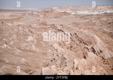 San Pedro Del Atacama, Chili. 25 mars 2024. Les canyons, dunes, crêtes et ravins de la vallée de mars (Valle de Marte), également connue sous le nom de vallée de la mort (Valle de la Muerte) sont photographiés à San Pedro de Atacama, Chili. (Photo par Apolline Guillerot-Malick/SOPA images/Sipa USA) crédit : Sipa USA/Alamy Live News Banque D'Images