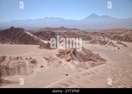 25 mars 2024, San Pedro Del Atacama, Antofagasta, Chili : les canyons, dunes, crêtes et ravins de la vallée de mars (Valle de Marte), également connue sous le nom de vallée de la mort (Valle de la Muerte) sont photographiés à San Pedro de Atacama, Chili. (Crédit image : © SOPA images via ZUMA Press Wire) USAGE ÉDITORIAL SEULEMENT! Non destiné à UN USAGE commercial ! Banque D'Images