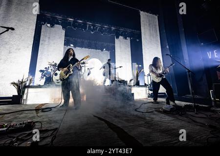 Copenhague, Danemark. 01 décembre 2024. Le groupe français de post-black metal Alcest donne un concert live à VEGA à Copenhague. Banque D'Images