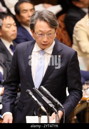 Tokyo, Japon. 6 décembre 2024. Le ministre japonais de l'administration Masaaki Taira répond à une question lors de la session du comité budgétaire de la Chambre haute à la Diète nationale à Tokyo le vendredi 6 décembre 2024. (Photo de Yoshio Tsunoda/AFLO)/Alamy Live News Banque D'Images