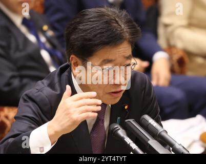 Tokyo, Japon. 6 décembre 2024. Le ministre japonais des Finances Katsunobu Kato répond à une question lors de la session du comité budgétaire de la Chambre haute à la Diète nationale à Tokyo le vendredi 6 décembre 2024. (Photo de Yoshio Tsunoda/AFLO)/Alamy Live News Banque D'Images