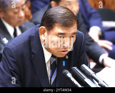 Tokyo, Japon. 6 décembre 2024. Le premier ministre japonais Shigeru Ishiba répond à une question lors de la session du comité budgétaire de la Chambre haute à la Diète nationale à Tokyo le vendredi 6 décembre 2024. (Photo de Yoshio Tsunoda/AFLO)/Alamy Live News Banque D'Images