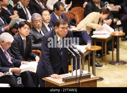 Tokyo, Japon. 6 décembre 2024. Le premier ministre japonais Shigeru Ishiba répond à une question lors de la session du comité budgétaire de la Chambre haute à la Diète nationale à Tokyo le vendredi 6 décembre 2024. (Photo de Yoshio Tsunoda/AFLO)/Alamy Live News Banque D'Images