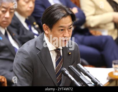 Tokyo, Japon. 6 décembre 2024. Le ministre japonais de la santé Takamaro Fukuoka répond à une question lors de la session du comité budgétaire de la Chambre haute à la Diète nationale à Tokyo le vendredi 6 décembre 2024. (Photo de Yoshio Tsunoda/AFLO)/Alamy Live News Banque D'Images