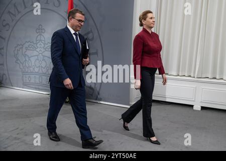 Copenhague, Danemark. 06 mai 2024. Le premier ministre finlandais Petteri Orpo (à gauche) et le premier ministre mette Frederiksen (à droite) quittent le pays après une conférence de presse conjointe au cabinet du premier ministre. (Photo de Kristian Tuxen Ladegaard Berg/SOPA images/SIPA USA) crédit : Sipa USA/Alamy Live News Banque D'Images