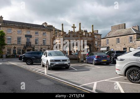 Place du marché dans la vieille ville historique de Kirkby Lonsdale, Cumbria, Angleterre Banque D'Images