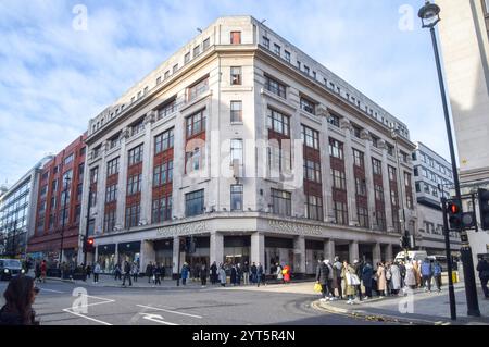 Londres, Royaume-Uni. 6 décembre 2024. Vue extérieure du magasin phare Marks and Spencer à Oxford Street, alors que la secrétaire au logement Angela Rayner autorise la démolition du bâtiment. Crédit : Vuk Valcic/Alamy Live News Banque D'Images