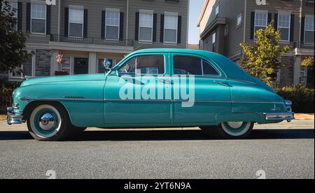 Une voiture Packard classique 1949 couleur turquoise extérieur. Voiture Packard vintage garée sur la rue de la ville. Vancouver BC, Canada-août 8,2021. Vue sur la rue, non Banque D'Images