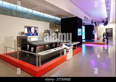 Musée technique Vienne, Autriche. Studio d'enregistrement numérique, AMS Neve, 2000, Neve Capricorne Banque D'Images