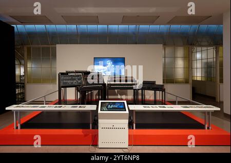 Musée technique Vienne, Autriche. Joe Zawinul instruments de musique, clavier ARP 3620, synthétiseur analogique ARP Quadra, Autriche, Oberheim DX Digital Rhythm machine, Oberheimer Expander Analog Synthesizer, circuits séquentiels Prophet 5 Analog Synthesizer Banque D'Images