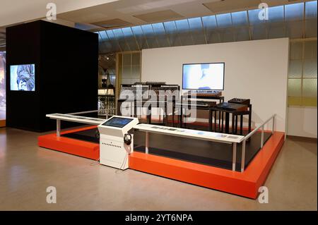 Musée technique Vienne, Autriche. Joe Zawinul instruments de musique, clavier ARP 3620, synthétiseur analogique ARP Quadra, Autriche, Oberheim DX Digital Rhythm machine, Oberheimer Expander Analog Synthesizer, circuits séquentiels Prophet 5 Analog Synthesizer Banque D'Images