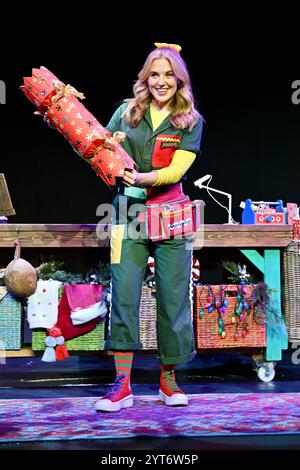 Londres, Royaume-Uni. Maddie Moate. Maddie Moate's très curieux Christmas Photocall, The Apollo Theatre, Shaftesbury Avenue. Crédit : michael melia/Alamy Live News Banque D'Images