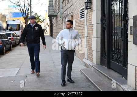 6 décembre 2024, Mount Eden, Bronx, New York, Deer : (nouveau) le nypd enquête sur la scène d'une femme de 38 ans qui a été tuée et d'un homme de 46 ans qui a été blessé lors d'une agression à coups de couteau dans la section du mont eden du bronx, New york, états-unis le vendredi 6 décembre 2024. Vendredi matin vers 3h31, la police a répondu à un appel 911 d'une agression en cours au 1479 Macombs Road. À leur arrivée, les policiers ont découvert une femme de 38 ans avec de multiples blessures par arme blanche à la poitrine et au dos. EMS a répondu et a transporté la femme à l'hôpital de saint-barnabas où elle a été prononcée plus tard Banque D'Images