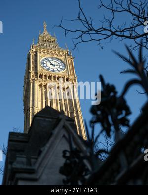 Londres 02 déc. 2024 - Big Ben et la Grande horloge de Westminster sur la Tour Elizabeth dans les chambres du Parlement Banque D'Images