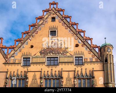 Façade ornée de fresques de l'hôtel de ville d'Ulm, style Renaissance, Ulm, Bade-Württemberg, Allemagne Banque D'Images