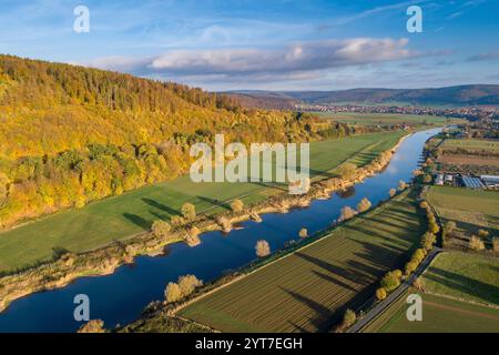 Paysage d'automne près de Lippoldsberg, Weser, basse-Saxe, Allemagne Banque D'Images